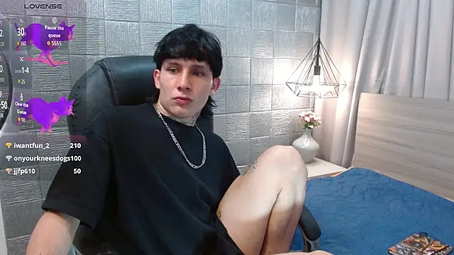 Snapshot of Iantwink18 chatting on 16, 10, 2025 Iantwink18 online show from 16, 10, 2025