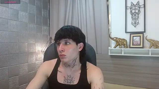 Snapshot of Iantwink18 chatting on 9, 11, 2025 Iantwink18 online show from 9, 11, 2025