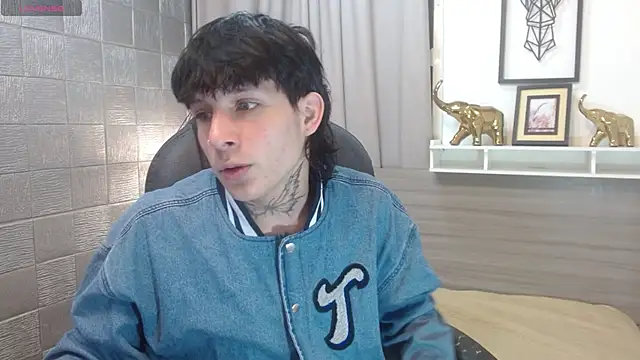 Snapshot of Iantwink18 chatting on 10, 11, 2025 Iantwink18 online show from 10, 11, 2025