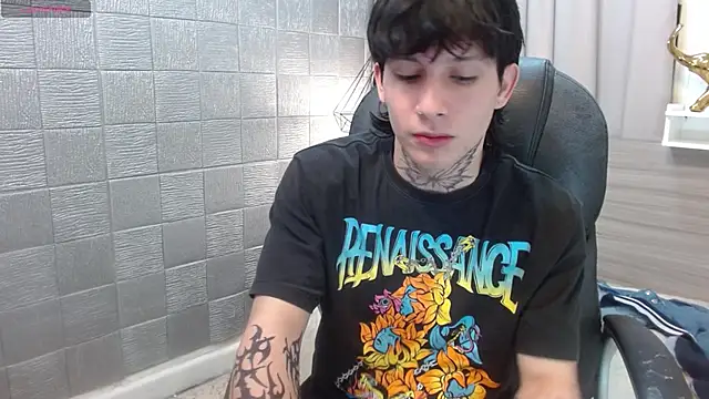 Snapshot of Iantwink18 chatting on 20, 11, 2025 Iantwink18 online show from 20, 11, 2025