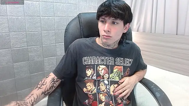 Snapshot of Iantwink18 chatting on 21, 11, 2025 Iantwink18 online show from 21, 11, 2025