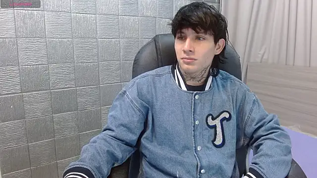 Snapshot of Iantwink18 chatting on 30, 11, 2025 Iantwink18 online show from 30, 11, 2025