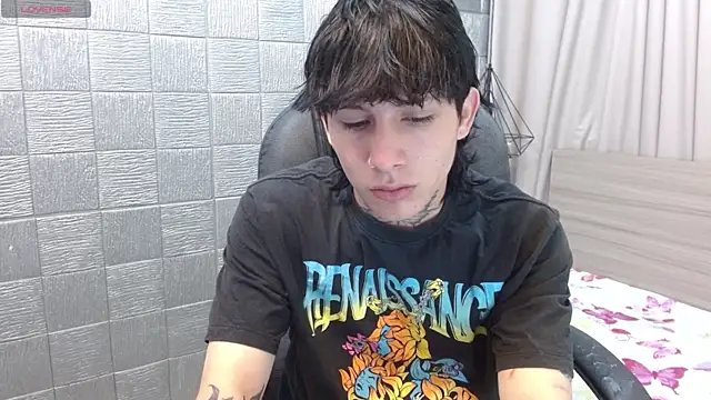 Snapshot of Iantwink18 chatting on 1, 12, 2025 Iantwink18 online show from 1, 12, 2025