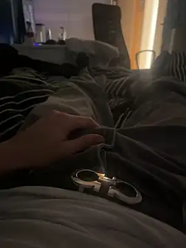 Snapshot of elox33 chatting on 15, 4, 2026 elox33 online show from 15, 4, 2026