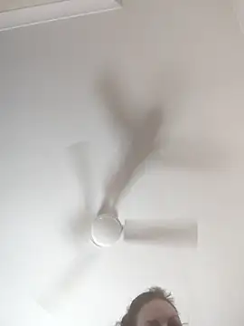 aussiepeaches online show from 10, 9, 2025