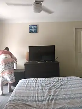 aussiepeaches online show from 22, 9, 2025