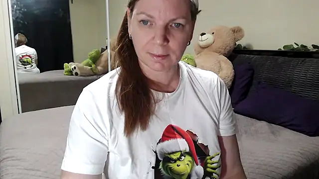 aussiepeaches online show from 2, 12, 2025