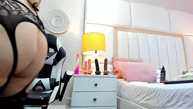 Snapshot of Sweet_Lucianaa chatting on 13, 12, 2025 Sweet Lucianaa online show from 13, 12, 2025