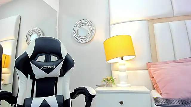 Snapshot of Sweet_Lucianaa chatting on 14, 12, 2025 Sweet Lucianaa online show from 14, 12, 2025