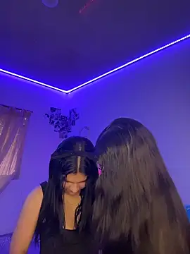 Snapshot of Ashley_and_Zoe chatting on 9, 5, 2026 Ashley and Zoe online show from 9, 5, 2026