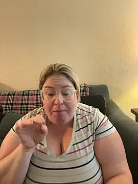 Snapshot of sexymommy1988 chatting on 24, 9, 2025 sexymommy1988 online show from 24, 9, 2025