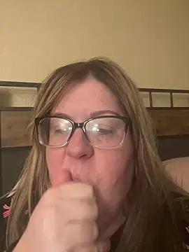 sexymommy1988 online show from 27, 4, 2026