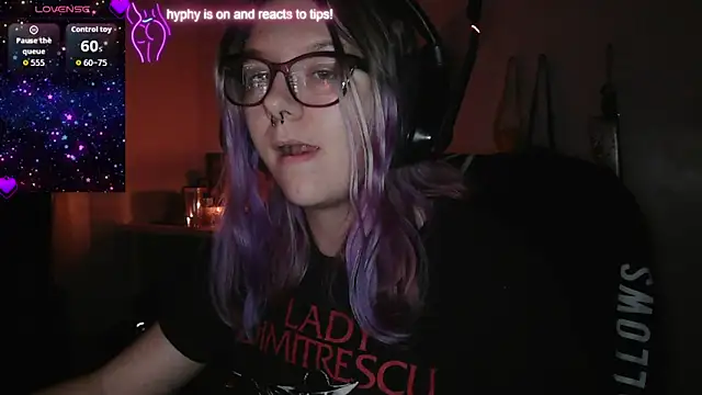 Snapshot of x3raven chatting on 4, 10, 2025 x3raven online show from 4, 10, 2025