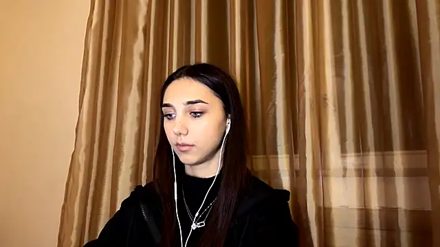 LinaMour online show from 7, 11, 2025