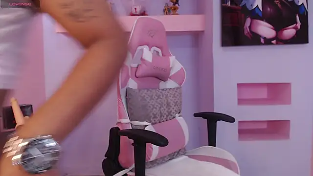 SkylerBloomm online show from 25, 9, 2025