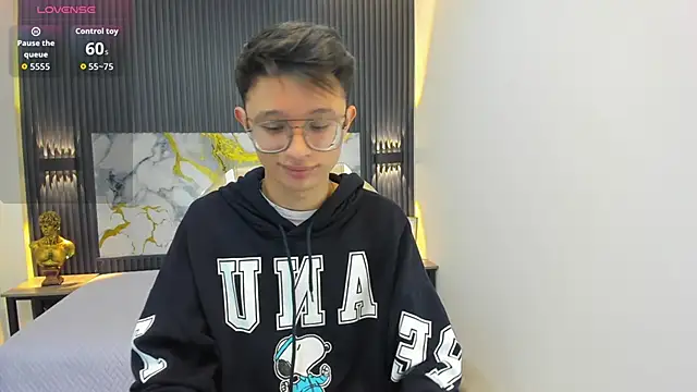 SantiagoRusso18 online show from 24, 9, 2025