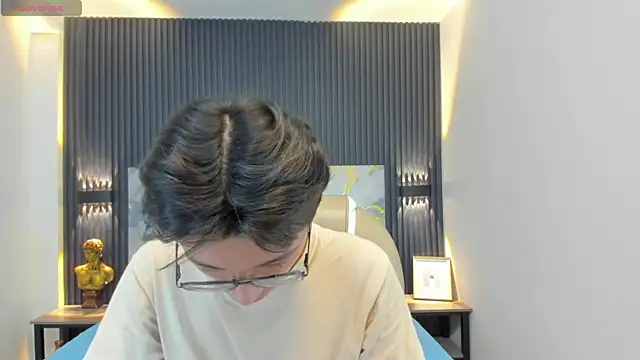 SantiagoRusso18 online show from 28, 10, 2025