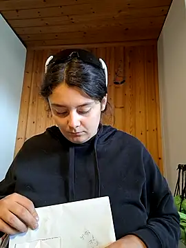 YoungLiisaxx online show from 25, 10, 2025