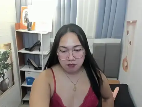 TsUncutKaren online show from 17, 12, 2025