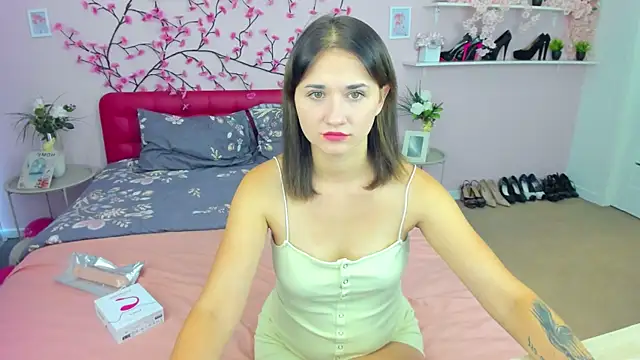 VivienSquare online show from 15, 9, 2025