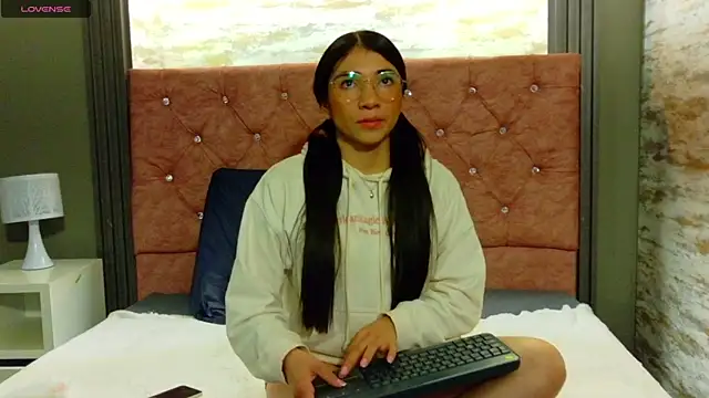 Aurora jones11 online show from 9, 9, 2025