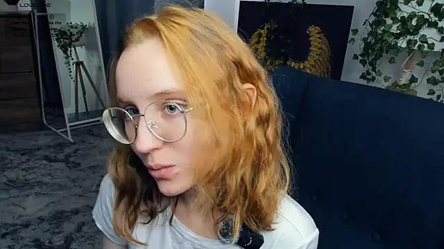 Snapshot of IiceVeinss chatting on 12, 10, 2025 IiceVeinss online show from 12, 10, 2025