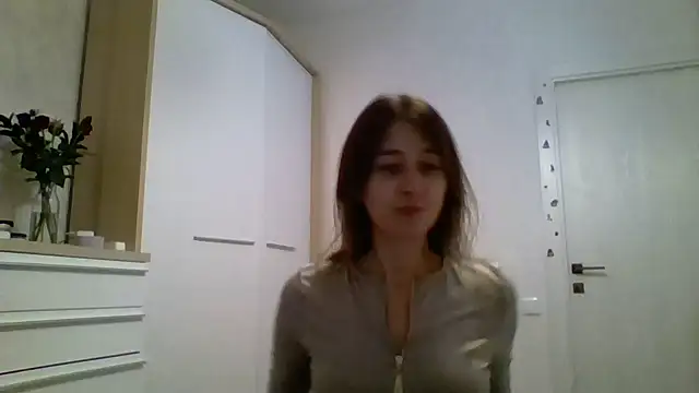 Avenique online show from 5, 10, 2025