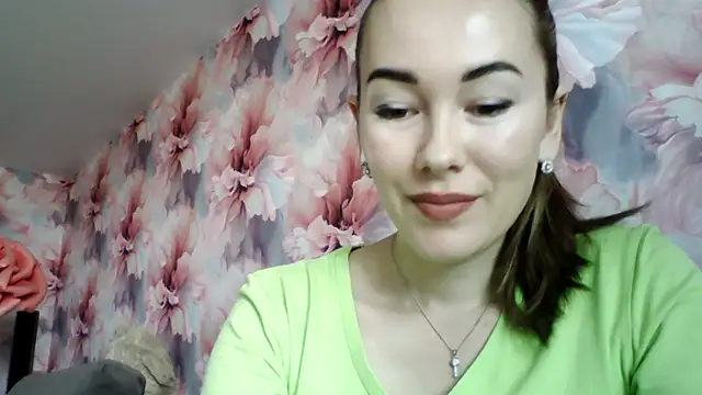 Snapshot of Sovaee chatting on 5, 10, 2025 Sovaee online show from 5, 10, 2025