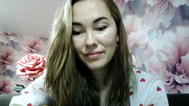 Snapshot of Sovaee chatting on 5, 10, 2025 Sovaee online show from 5, 10, 2025