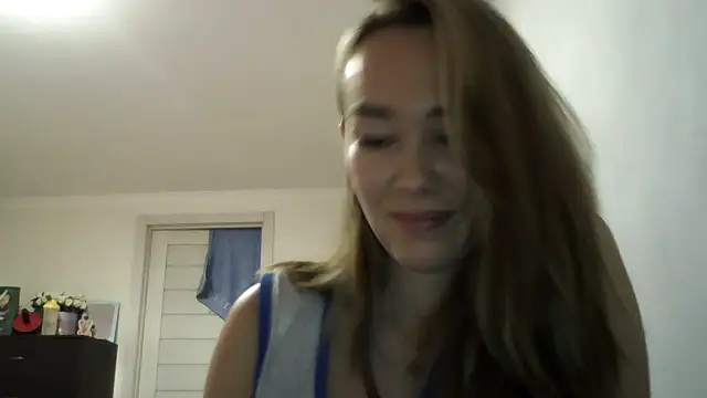 Snapshot of Sovaee chatting on 10, 10, 2025 Sovaee online show from 10, 10, 2025