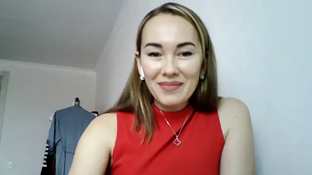 Snapshot of Sovaee chatting on 12, 10, 2025 Sovaee online show from 12, 10, 2025