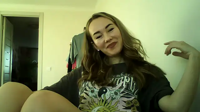 Snapshot of Sovaee chatting on 15, 10, 2025 Sovaee online show from 15, 10, 2025