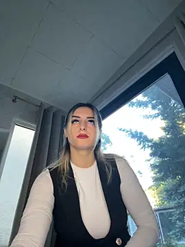 Snapshot of Ella_Vee chatting on 18, 9, 2025 Ella Vee online show from 18, 9, 2025