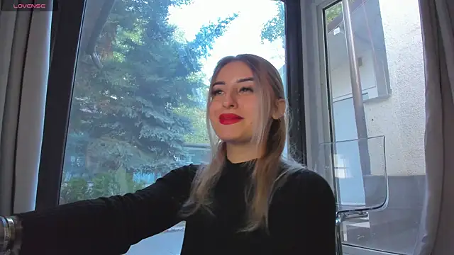 Snapshot of Ella_Vee chatting on 1, 10, 2025 Ella Vee online show from 1, 10, 2025