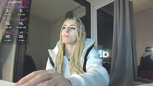 Snapshot of Ella_Vee chatting on 25, 10, 2025 Ella Vee online show from 25, 10, 2025