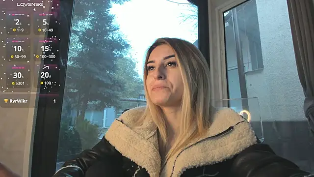 Snapshot of Ella_Vee chatting on 16, 11, 2025 Ella Vee online show from 16, 11, 2025