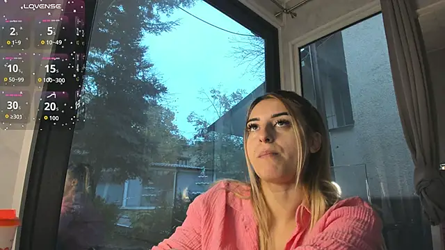 Snapshot of Ella_Vee chatting on 20, 11, 2025 Ella Vee online show from 20, 11, 2025