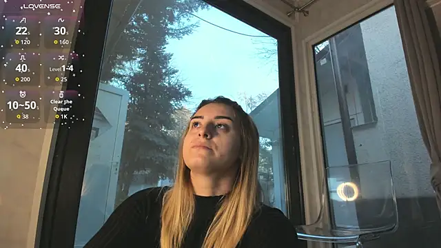 Snapshot of Ella_Vee chatting on 25, 11, 2025 Ella Vee online show from 25, 11, 2025