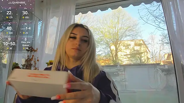 Ella Vee online show from 9, 4, 2026