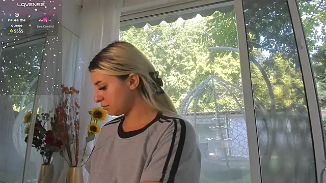Snapshot of Ella_Vee chatting on 27, 6, 2026 Ella Vee online show from 27, 6, 2026