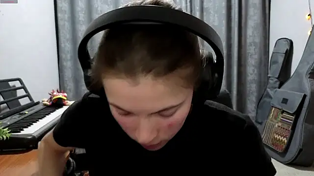 CutieAnny online show from 14, 4, 2026