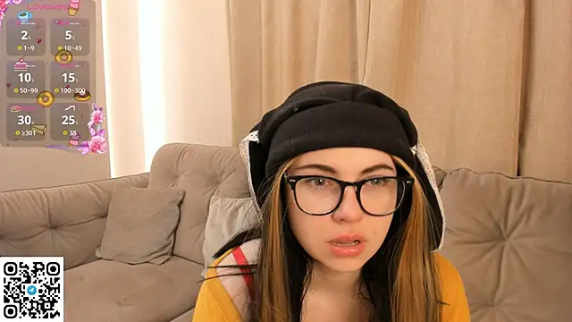 Snapshot of EvaBlimey chatting on 30, 10, 2025 EvaBlimey online show from 30, 10, 2025