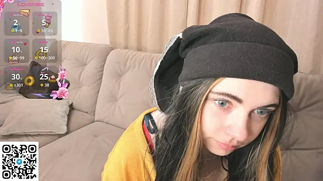 Snapshot of EvaBlimey chatting on 14, 11, 2025 EvaBlimey online show from 14, 11, 2025