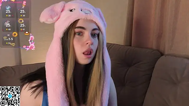 Snapshot of EvaBlimey chatting on 16, 12, 2025 EvaBlimey online show from 16, 12, 2025