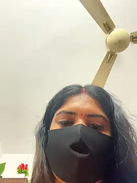 Snapshot of V-Hot-Sweti chatting on 12, 10, 2025 V-Hot-Sweti online show from 12, 10, 2025