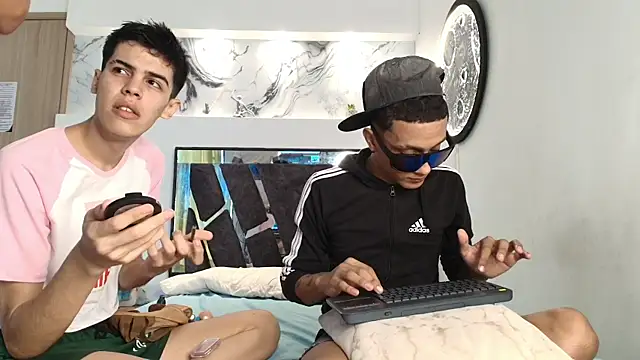 Snapshot of YOUNGS_GUYS chatting on 18, 9, 2025 YOUNGS GUYS online show from 18, 9, 2025