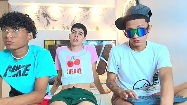 Snapshot of YOUNGS_GUYS chatting on 19, 9, 2025 YOUNGS GUYS online show from 19, 9, 2025