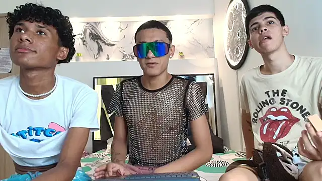 Snapshot of YOUNGS_GUYS chatting on 22, 9, 2025 YOUNGS GUYS online show from 22, 9, 2025