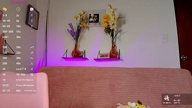 Snapshot of emycarver09 chatting on 10, 10, 2025 emycarver09 online show from 10, 10, 2025