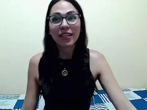 Snapshot of missblu chatting on 1, 12, 2025 missblu online show from 1, 12, 2025